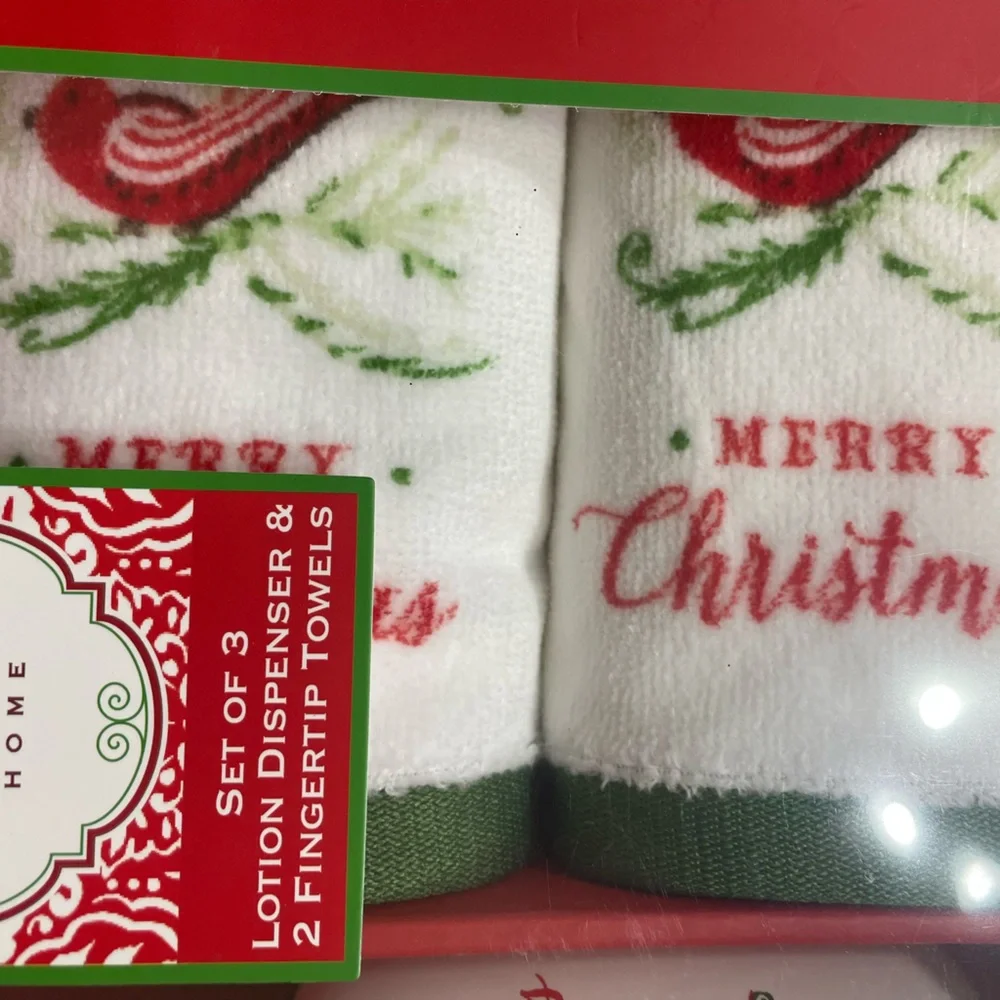 NEW Dena Home Merry Christmas Lotion Dispenser & 2 Fingertip Towels Set
